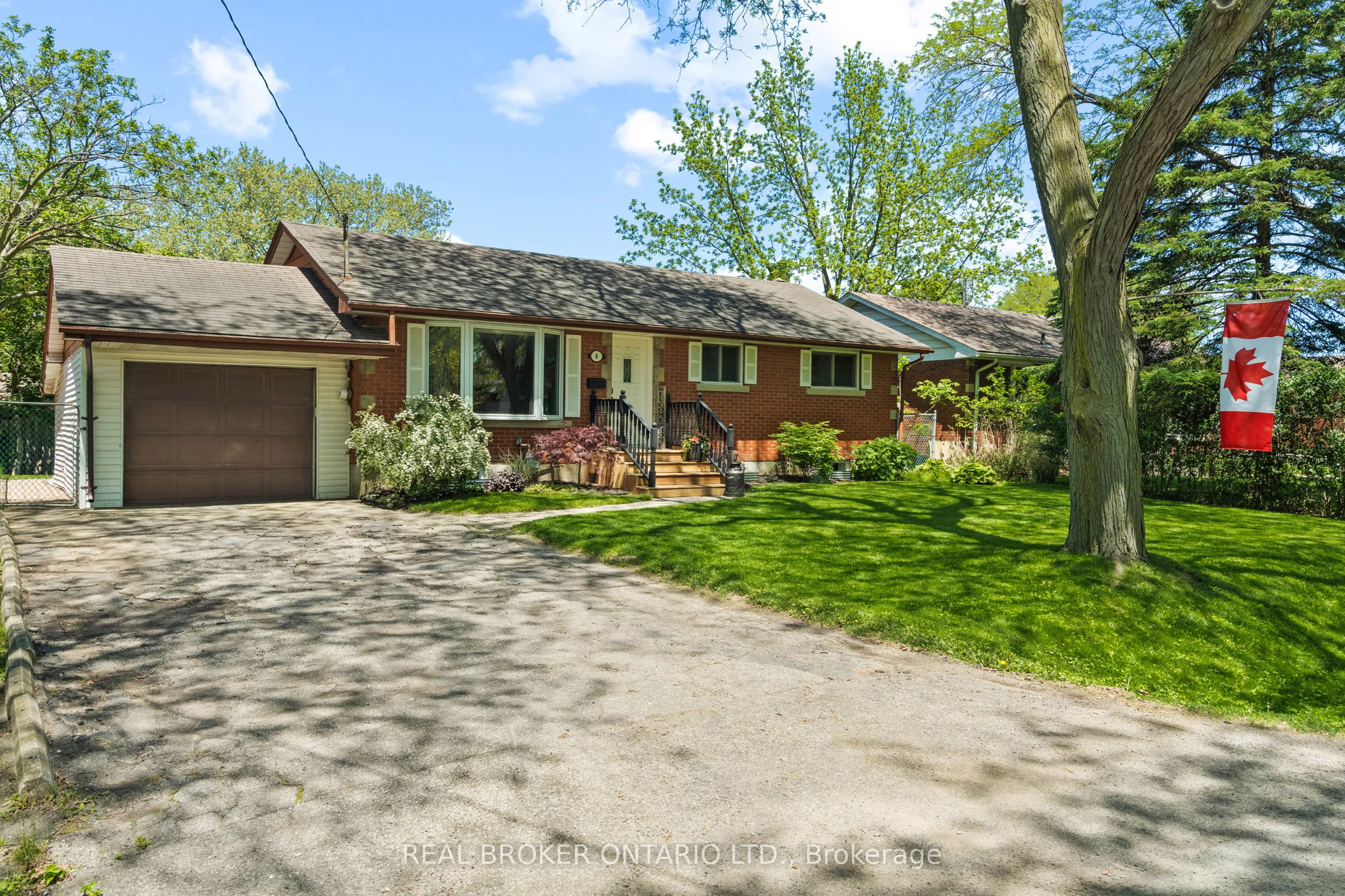 8 Goldsmith Avenue, St. Catharines, ON, L2M 2V8