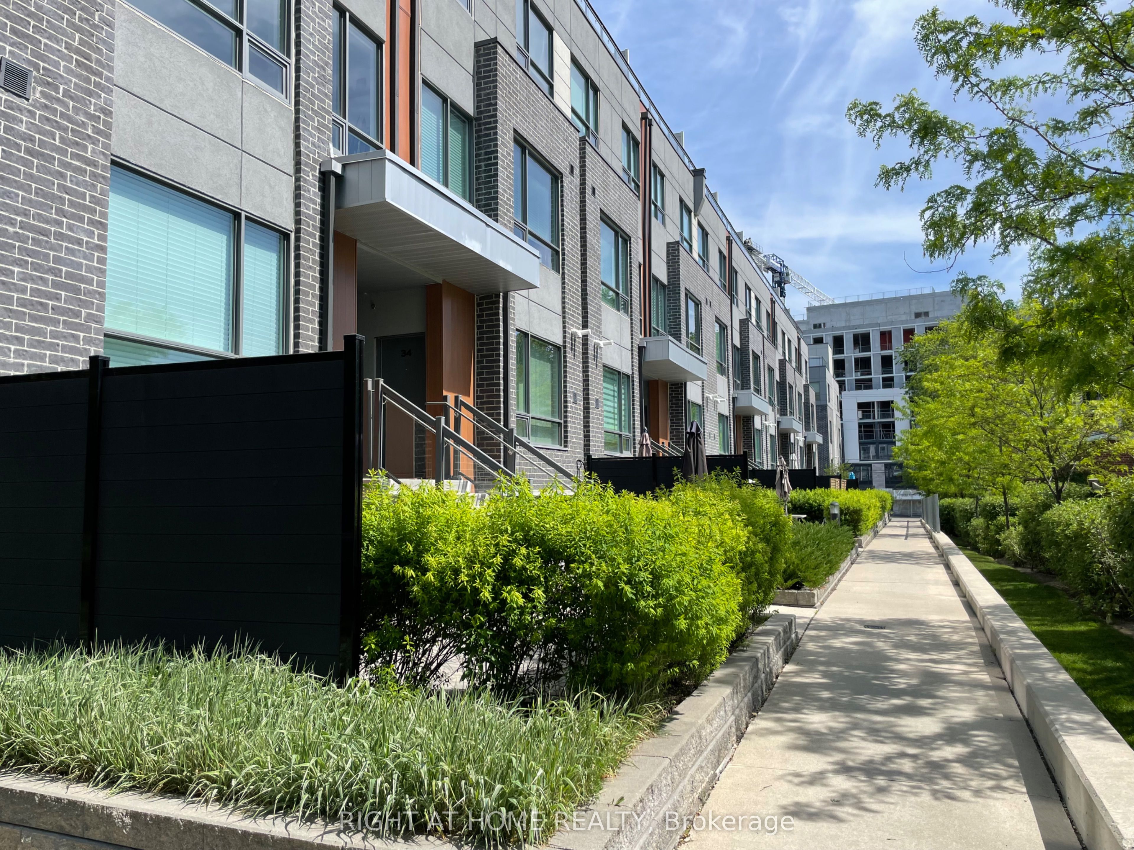 38-650 Atwater Avenue, Mississauga, ON, L5G 4K7 photo 3