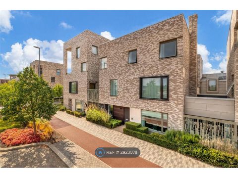 Eddington Avenue, Cambridge CB3