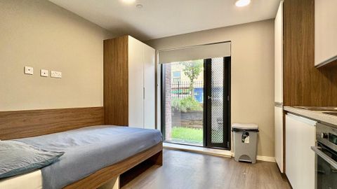 Unity Street, Bristol BS2, Studio to rent