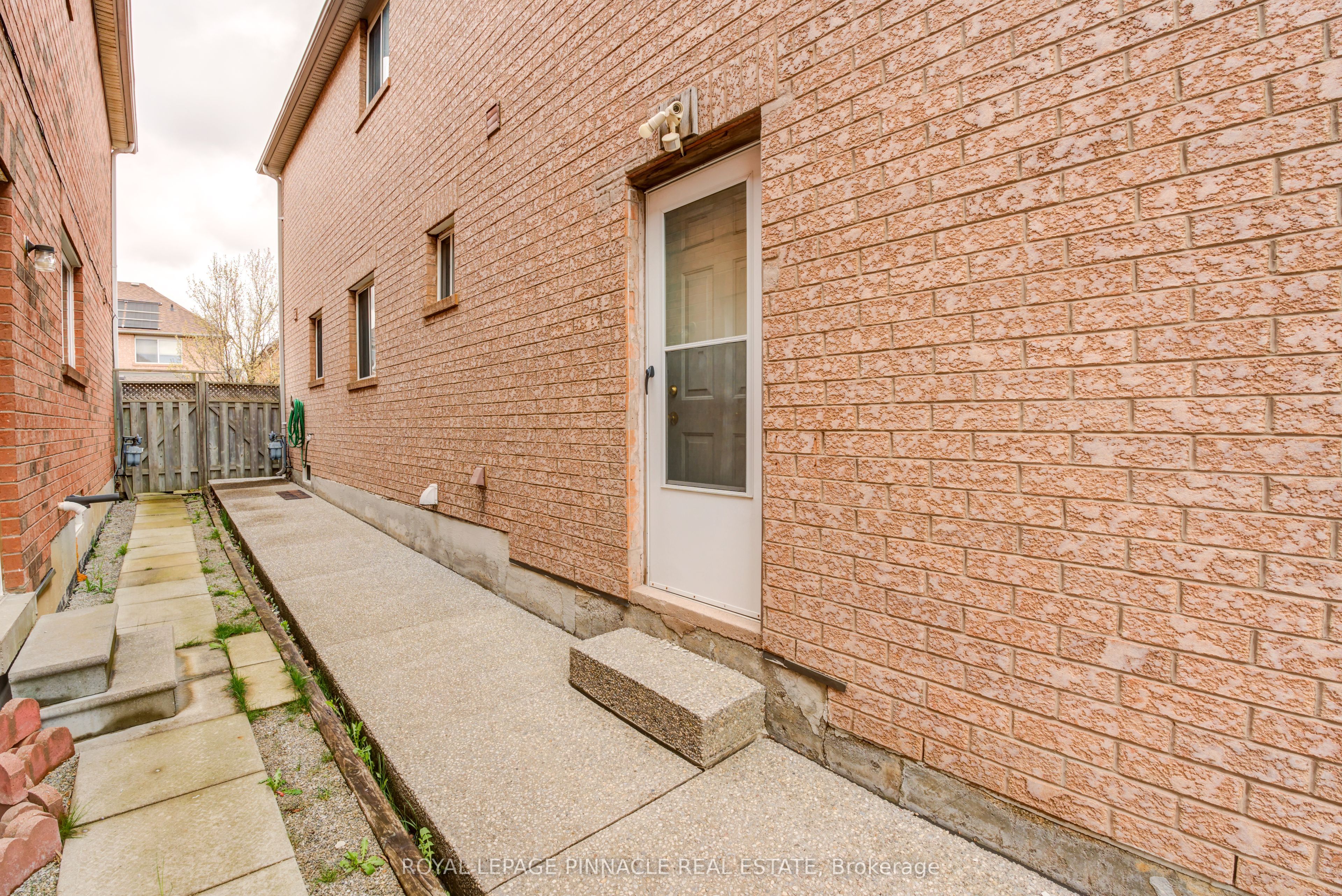Additional image 2 of 5921 Summerside Drive, Mississauga, ON, L5M 6K9