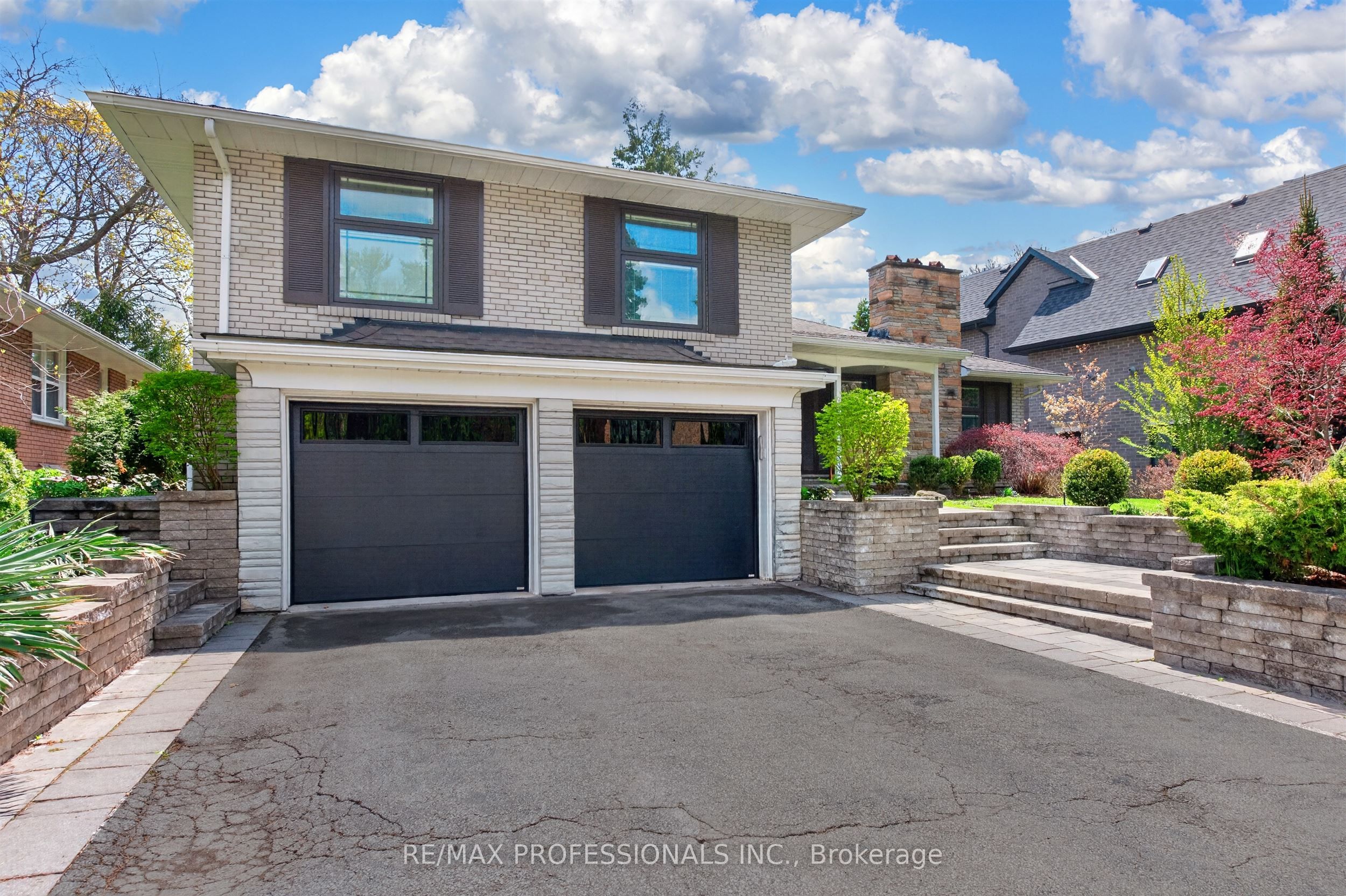 64 Ravensbourne Crescent, Toronto, ON, M9A 2A8 photo 2