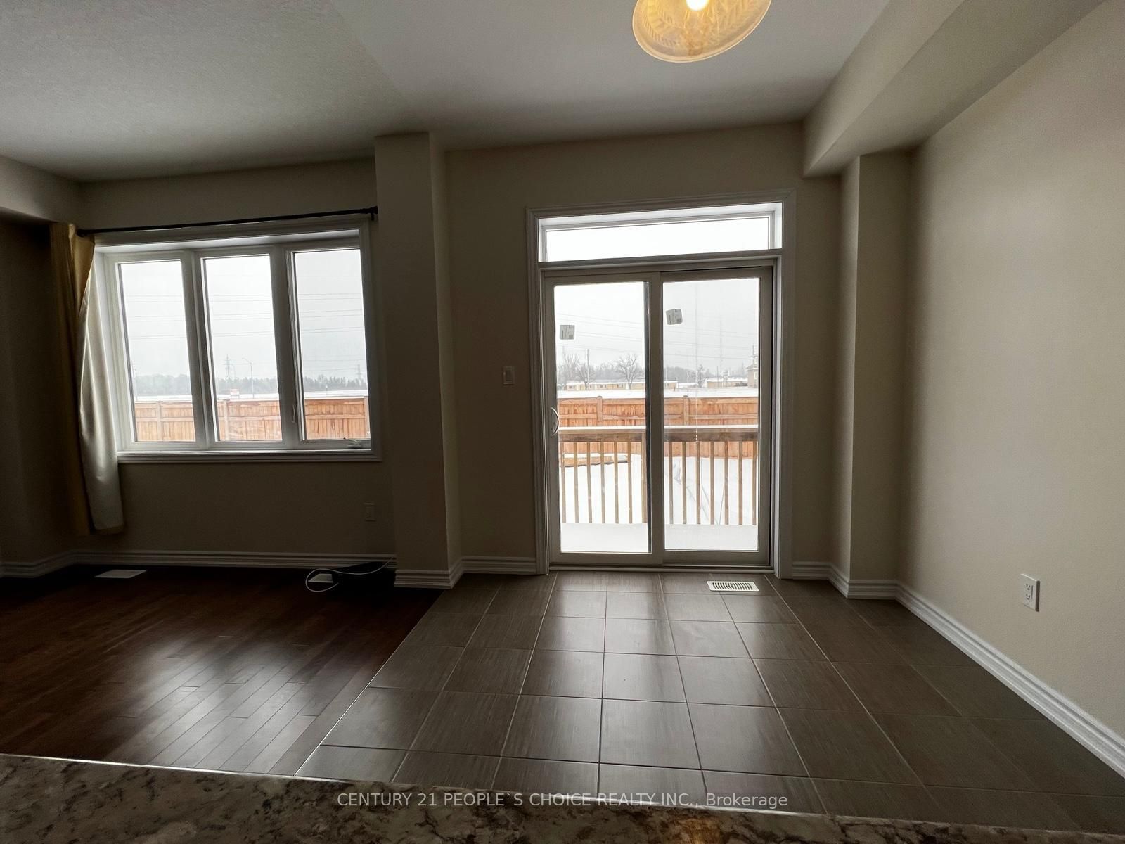 216 Explorer Way, Thorold, ON, L2V 0K2 photo 2
