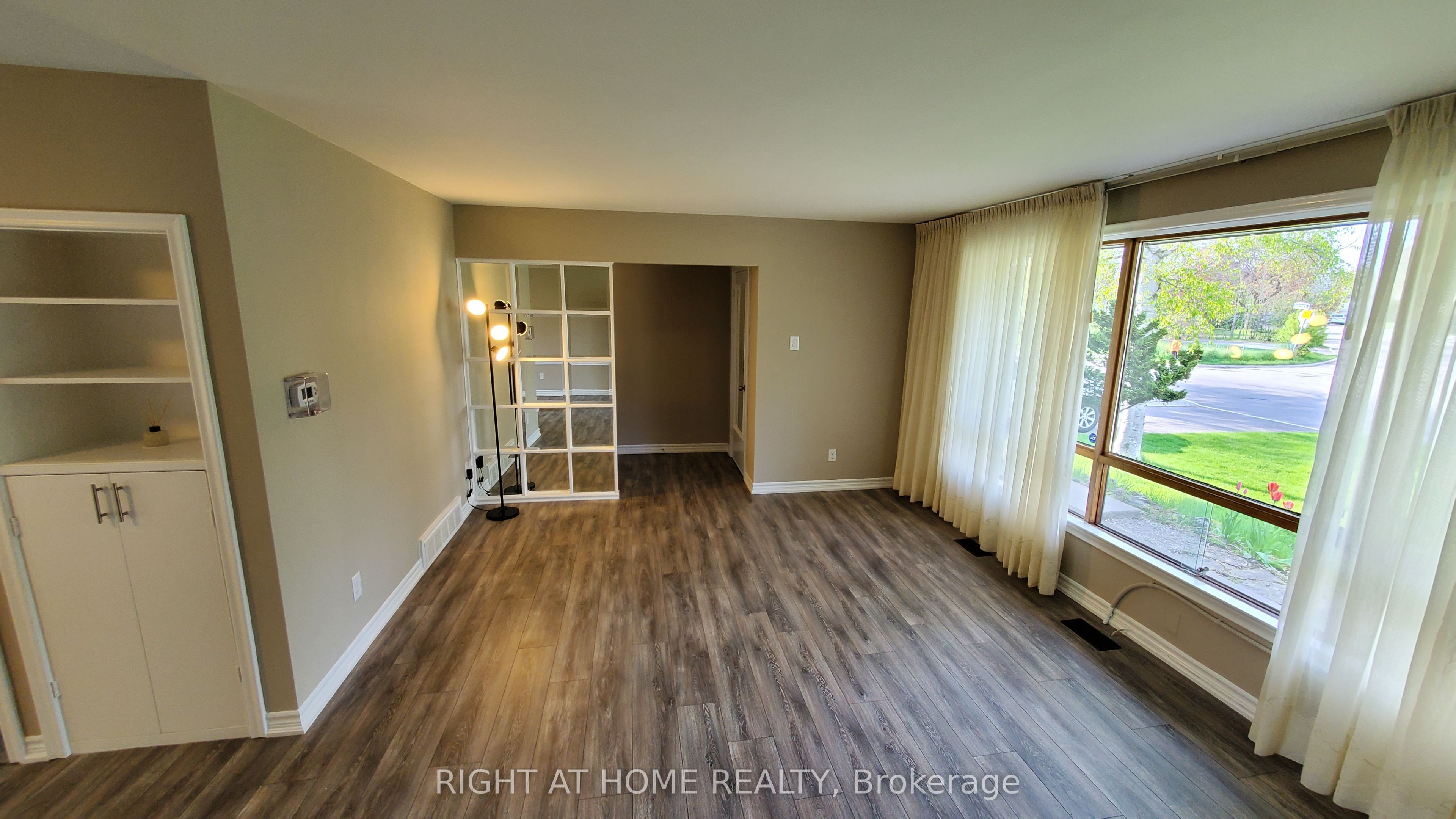 Additional image 6 of 1-169 Yorkview Drive, Toronto, ON, M2R 1K2