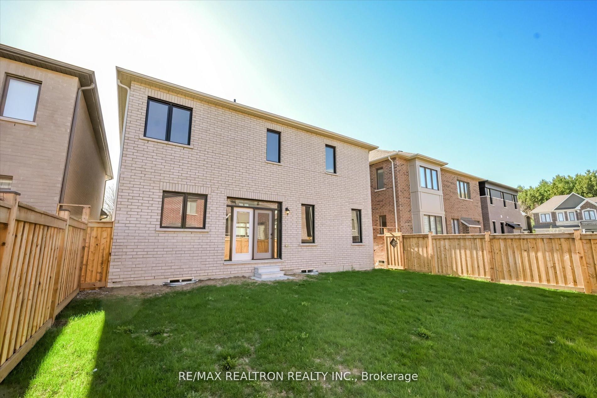 2858 Foxden Square, Pickering, ON, L1X 0N9 photo 4