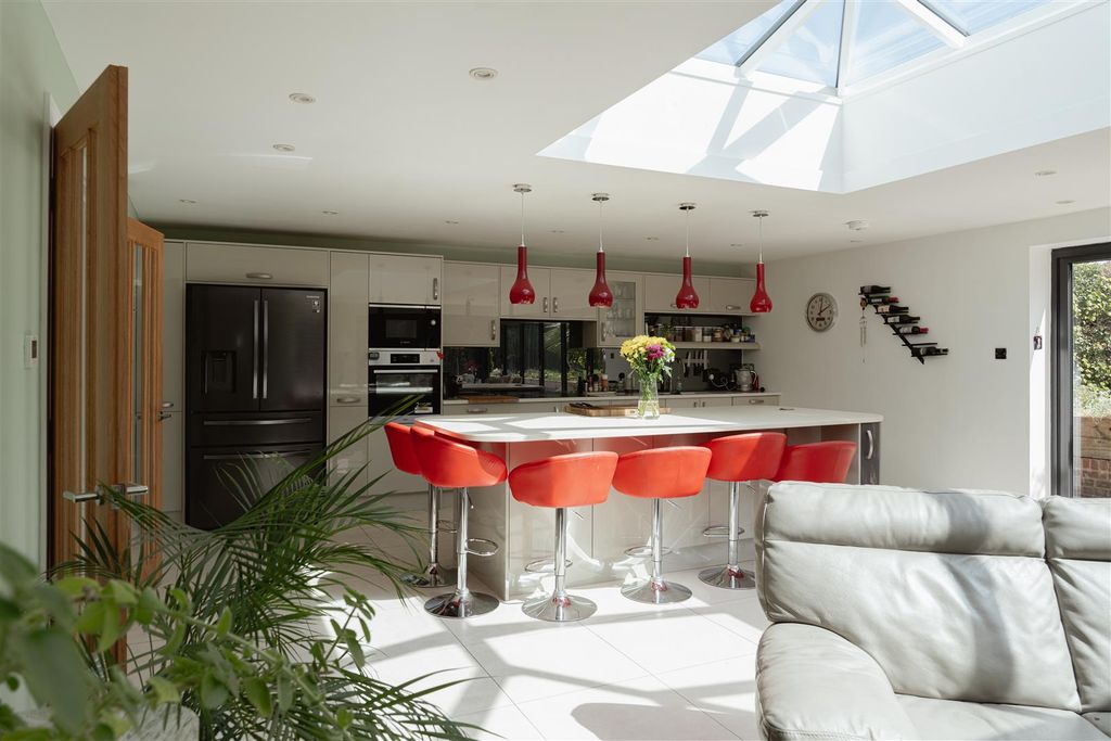 Additional image 14 of 5 bed detached bungalow for saleLodge Lane, Redhill RH1