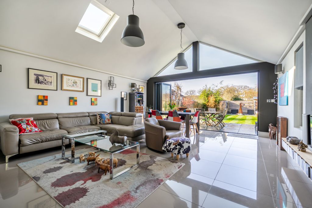 Additional image 3 of 4 bed detached house for saleMasons Bridge Road, Redhill RH1