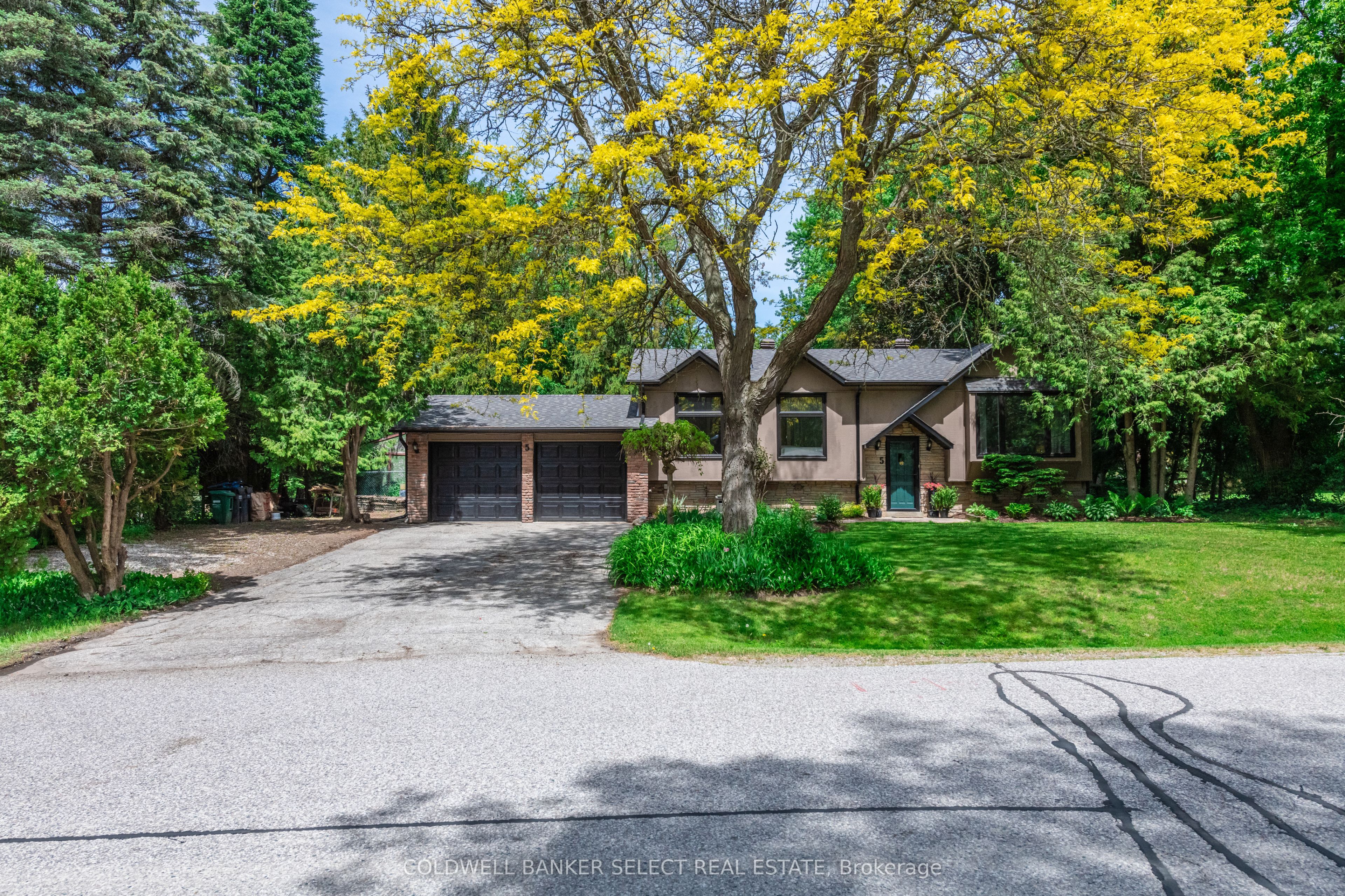 5 Pineridge Drive, Caledon, ON, L7E 0M2