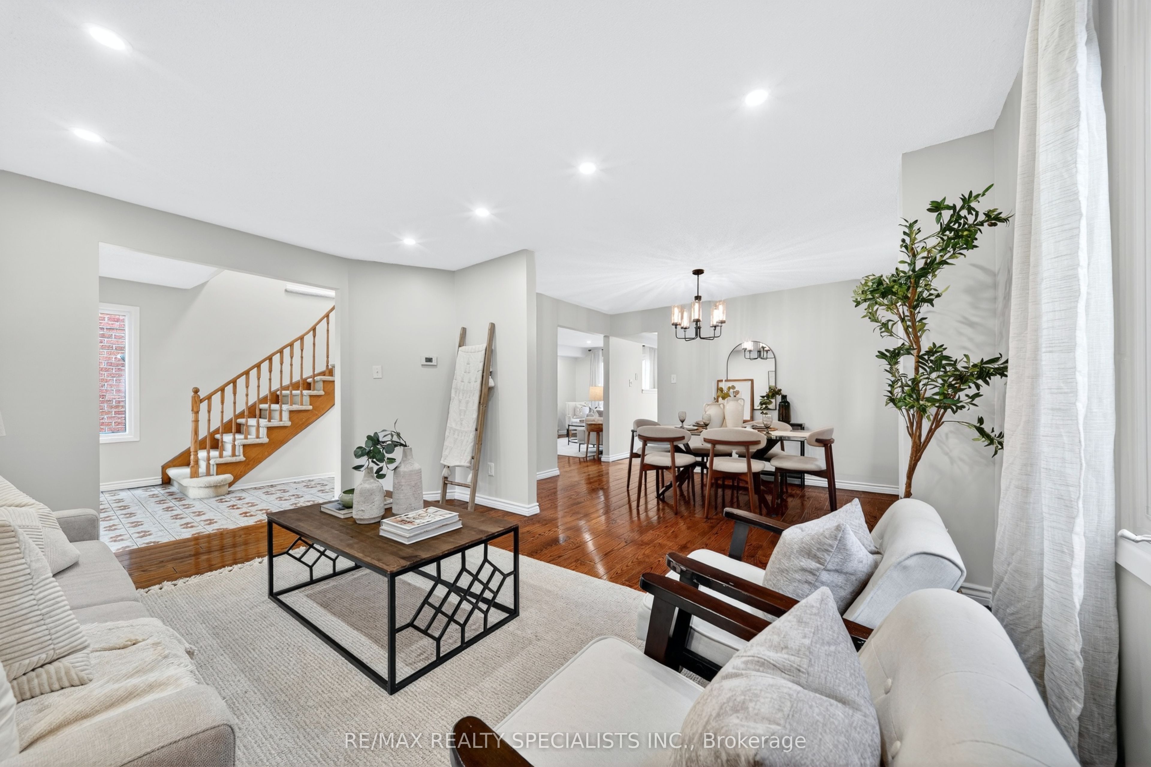 17 Payzac Avenue, Toronto, ON, M1E 5A7