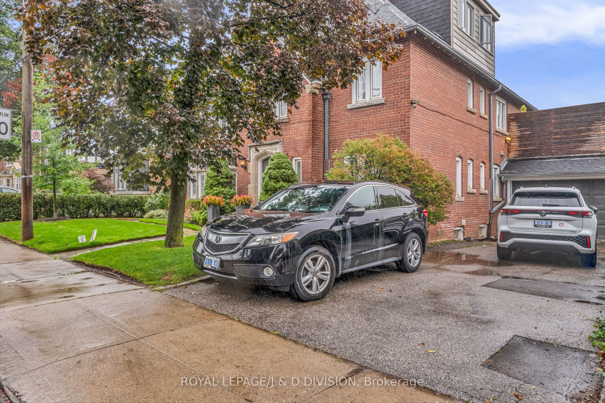 137 Highbourne Road, Toronto, ON, M5P 2J8 photo 2
