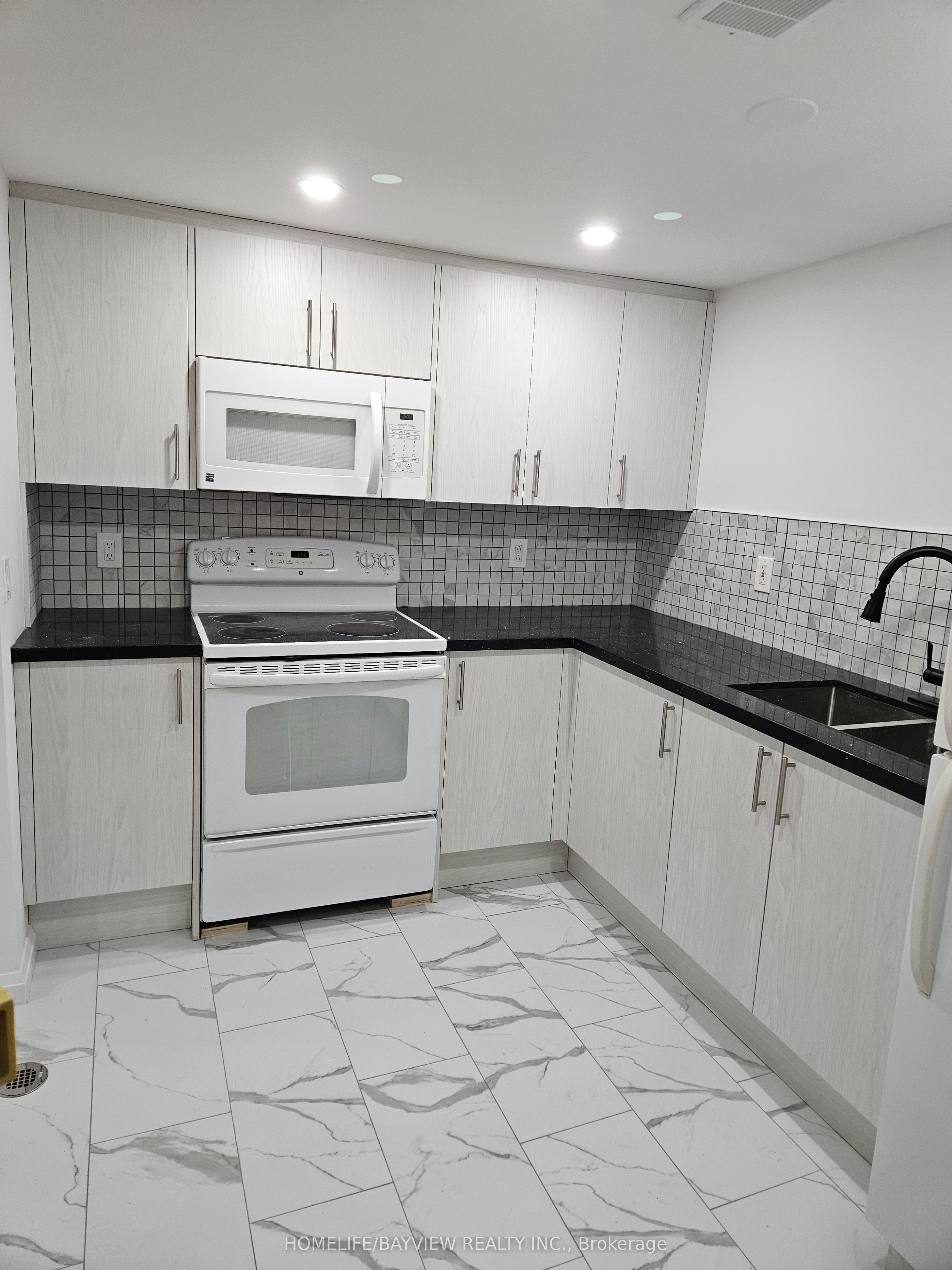 Additional image 3 of Lower-90 Longford Drive, Newmarket, ON, L3Y 2Y4