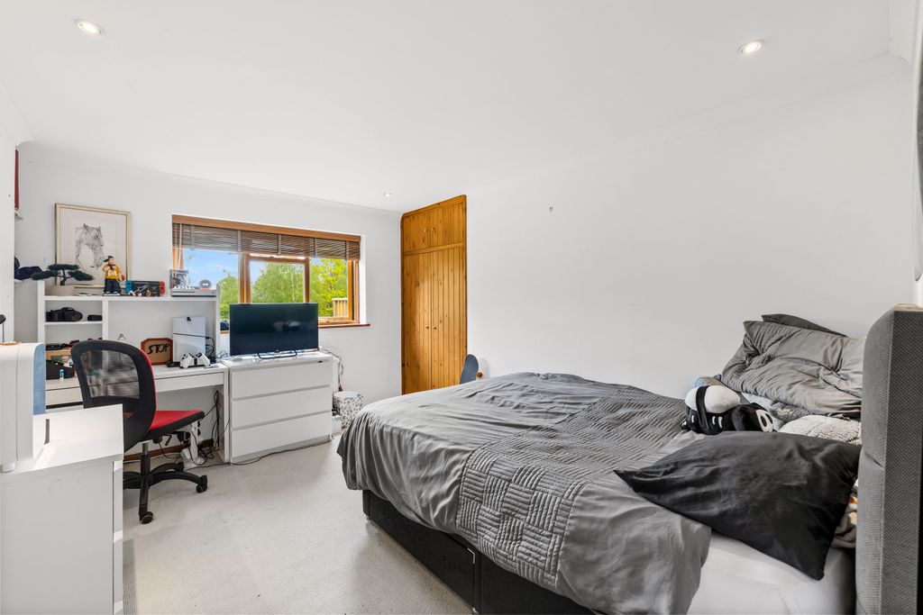 Additional image 28 of 5 bed detached house for saleRef: Gk - Lodge Lane, Redhill RH1