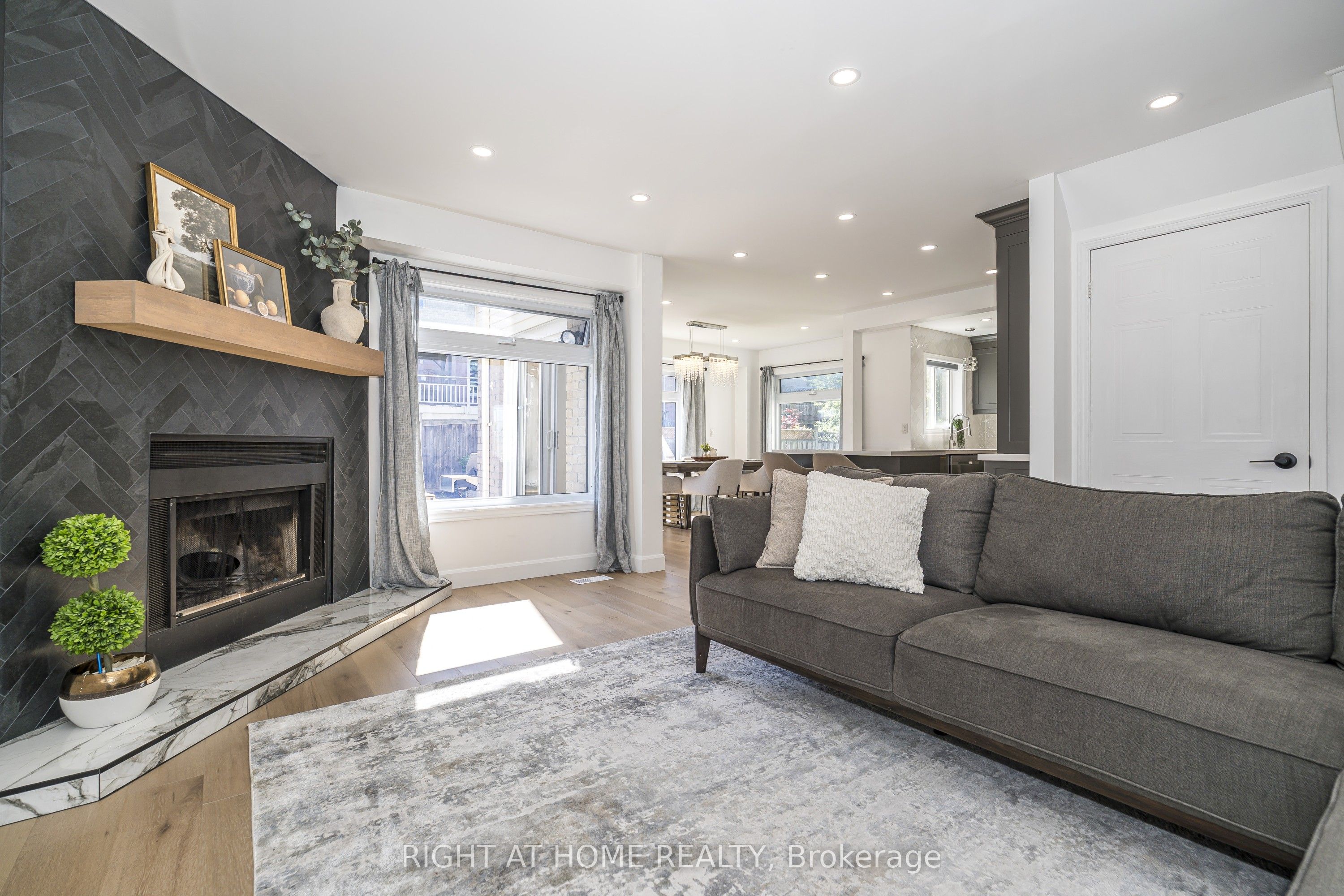 82 Reed Drive, Ajax, ON, L1S 6T6 photo 2
