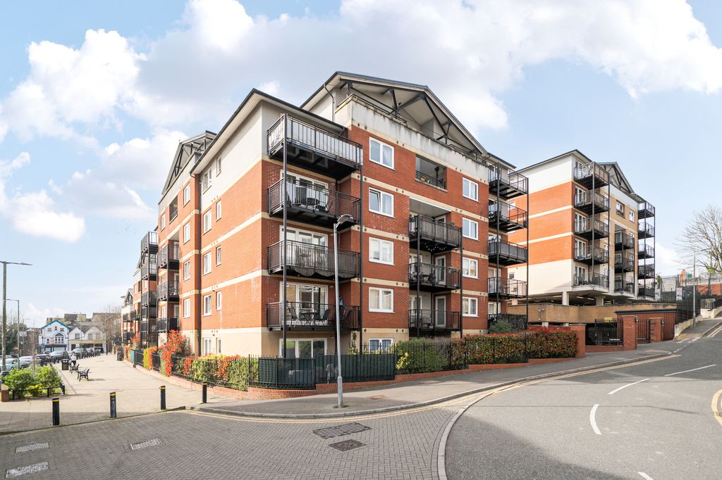 2 bed flat for saleNorthway, Rickmansworth WD3