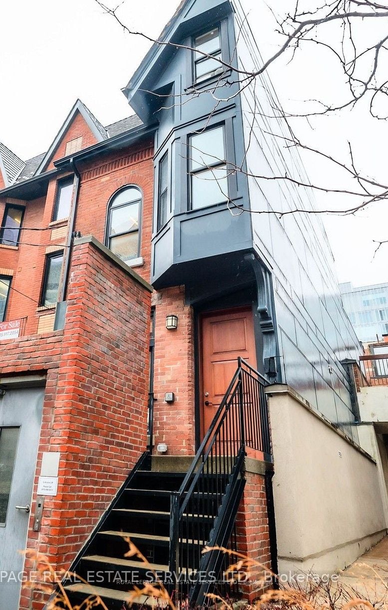 54 1/2 St Patrick Street, Toronto, ON, M5T 1V1