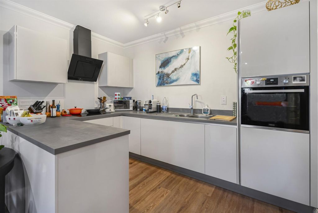 Additional image 7 of 1 bed flat for saleWatling Street, Radlett WD7