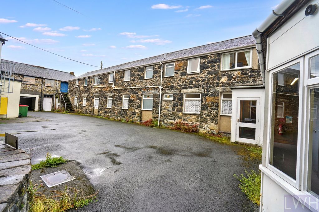 Additional image 8 of 4 bed office for sale36 High Street, Pwllheli LL53
