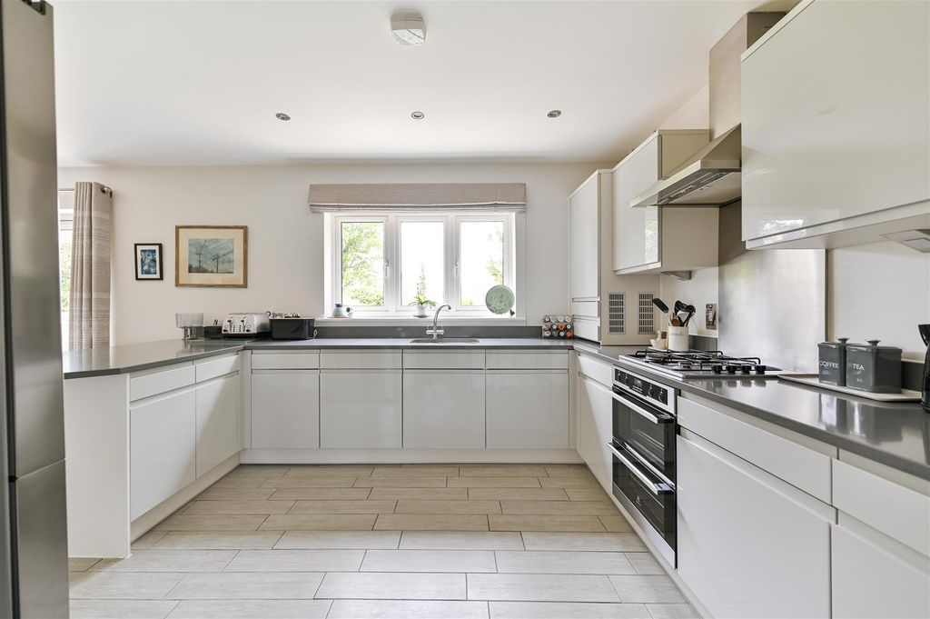 Additional image 2 of 5 bed detached house for saleWellswood Gardens, Reading RG1