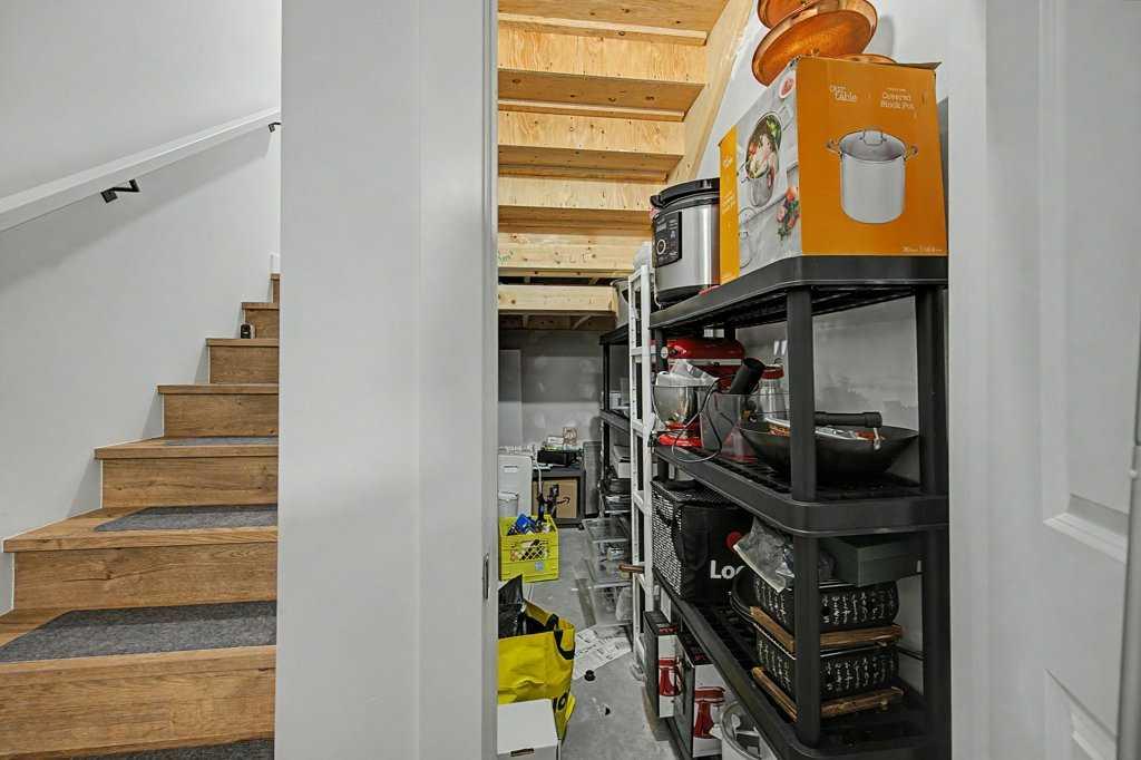 140 Sovereign Common SW, Calgary, AB, T3C 1K2 photo 3