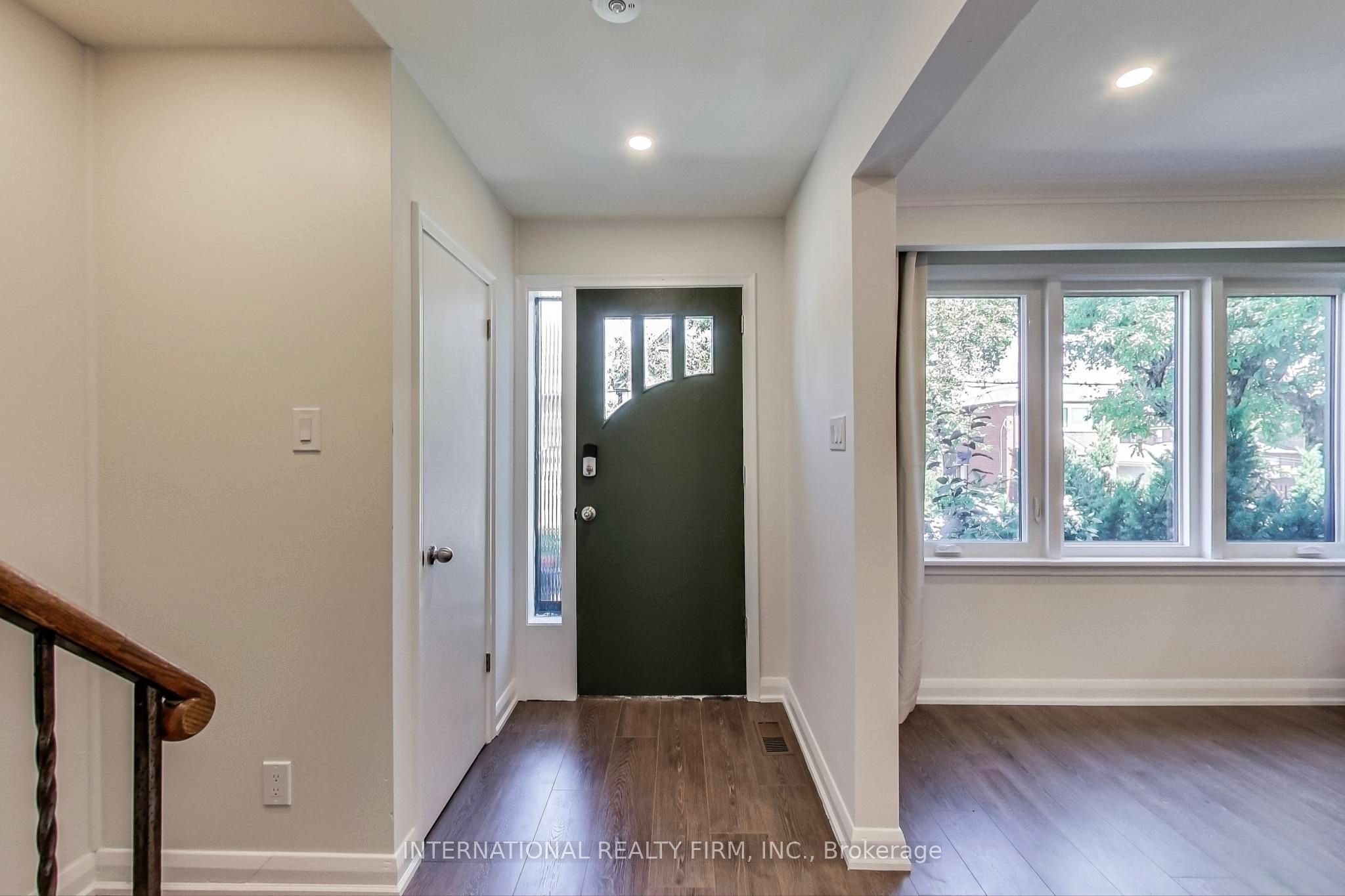 1097 Glengrove Avenue, Toronto, ON, M6B 2K3 photo 3