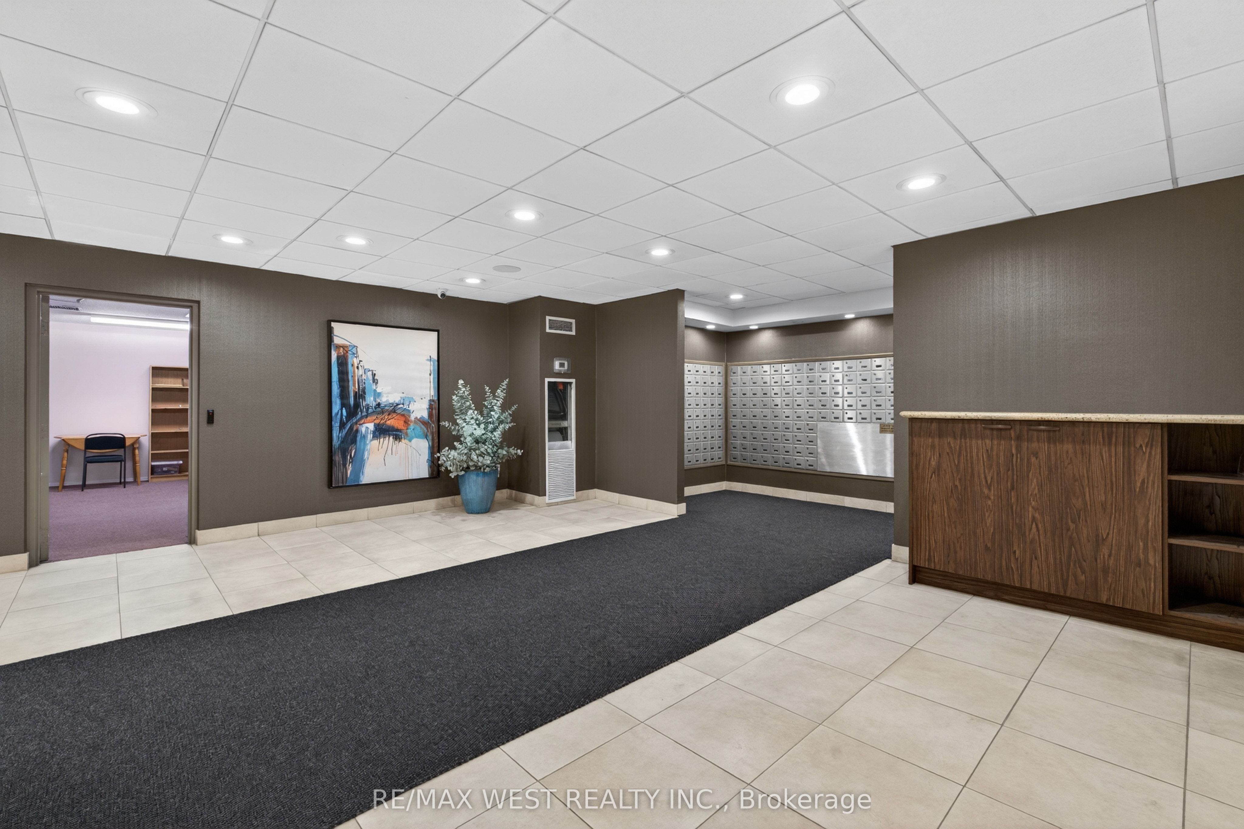 1801-75 Emmett Avenue, Toronto, ON, M6M 5A7 photo 4
