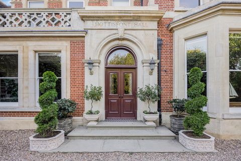 Court Road, Eltham, London SE9