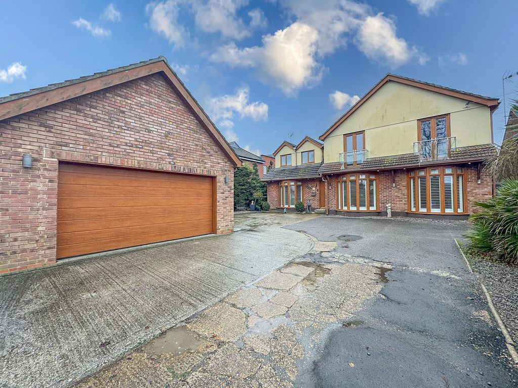 5 bed detached house for saleAshingdon Road, Ashingdon SS4