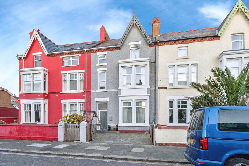 7 bed terraced house for saleConwy Street, Rhyl, Denbighshire LL18