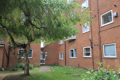 Makepeace Road, Northolt UB5