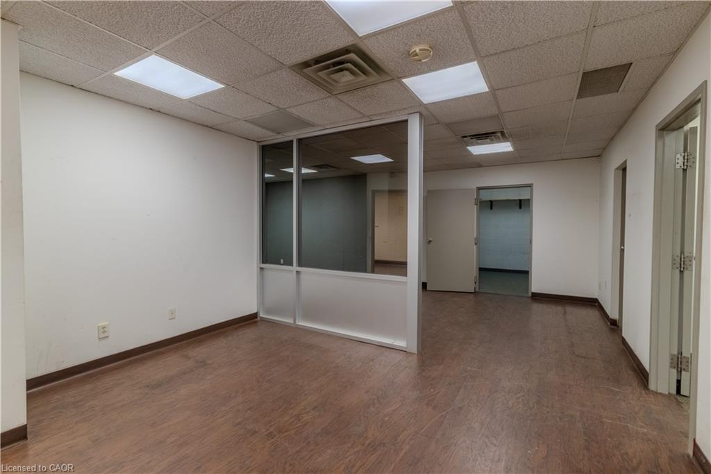B-13 Centennial Road, Kitchener, ON, N2B 3E9 photo 5
