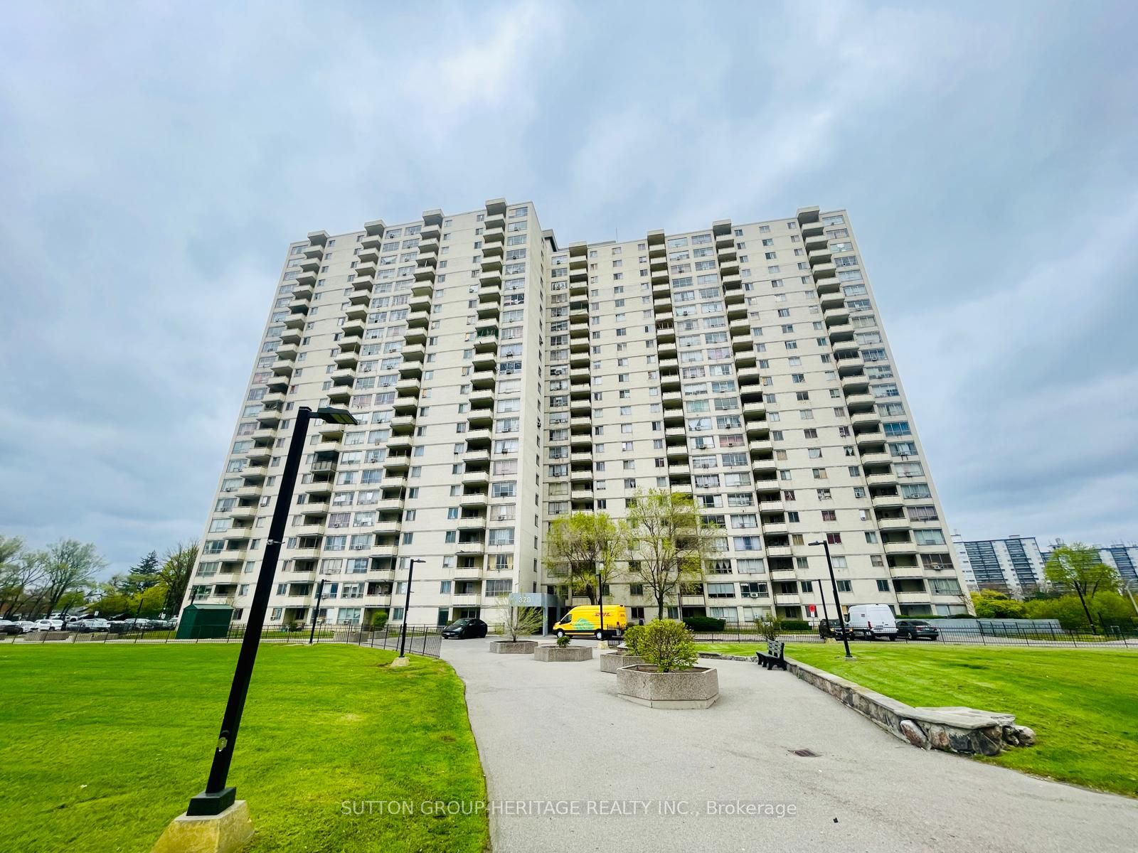 1613-320 Dixon Road, Toronto, ON, M9R 1S8