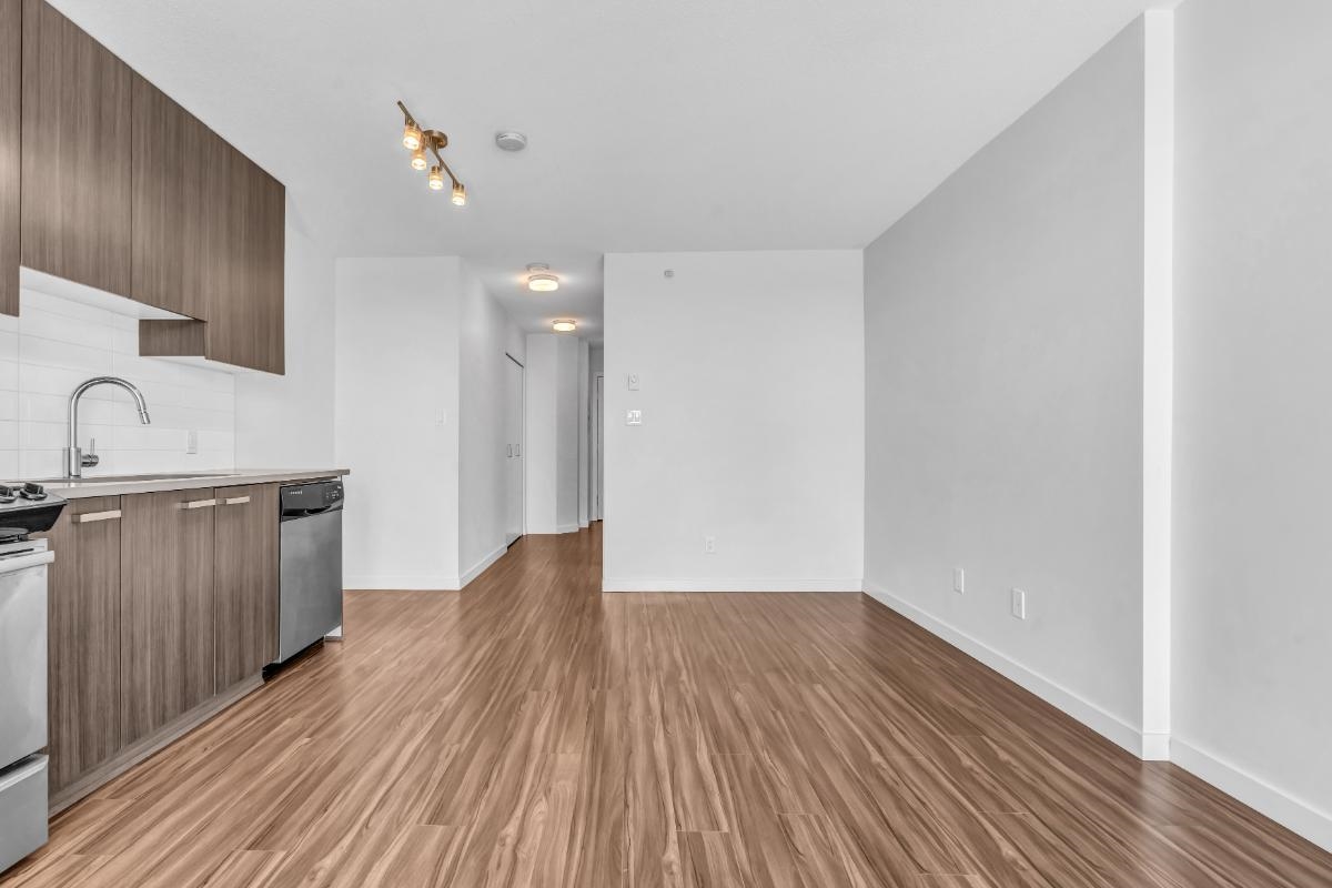 Additional image 4 of 11XX-13325 102a Avenue, Surrey, BC, V3T 0J5