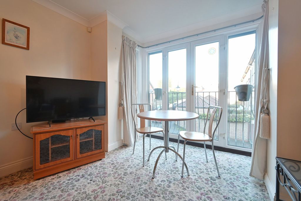 2 bed flat for saleWilliamson Close, Ripon HG4 photo 2