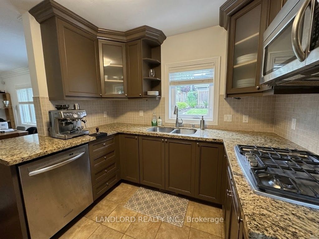 5 Lanbrooke Avenue, Toronto, ON, M2R 2C5 photo 3