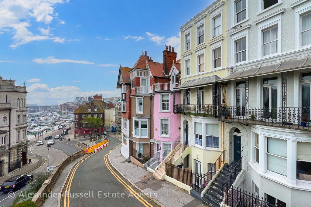 2 bed flat for saleAlbion Hill, Ramsgate CT11