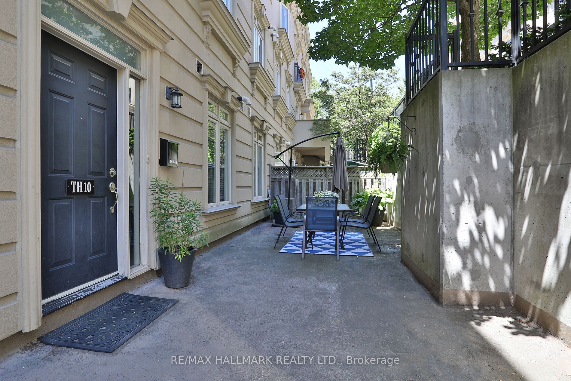 Th 10-78 Carr Street, Toronto, ON, M5T 1B7 photo 4