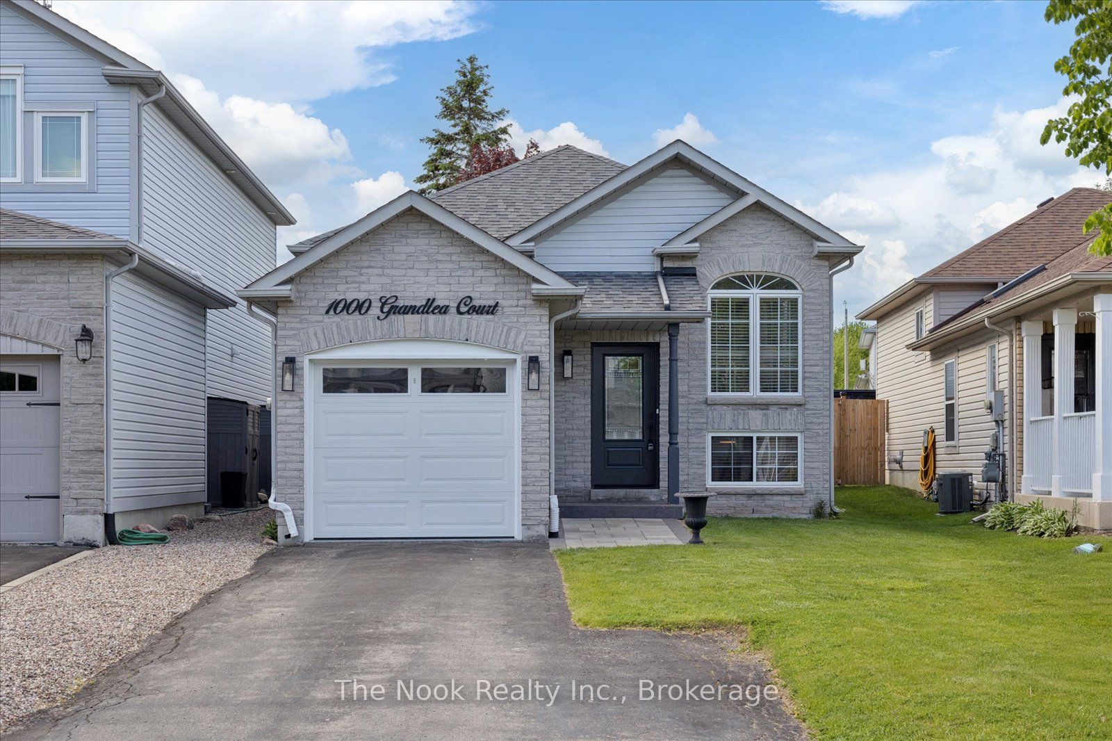 1000 Grandlea Court, Oshawa, ON, L1K 2N1