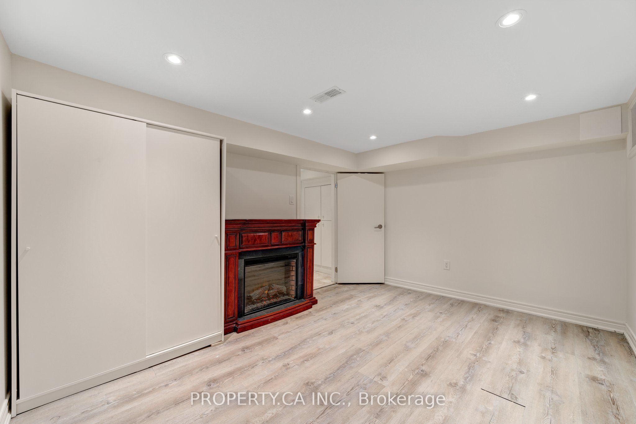 493 Winnette Avenue, Toronto, ON, M6C 3M6 photo 4