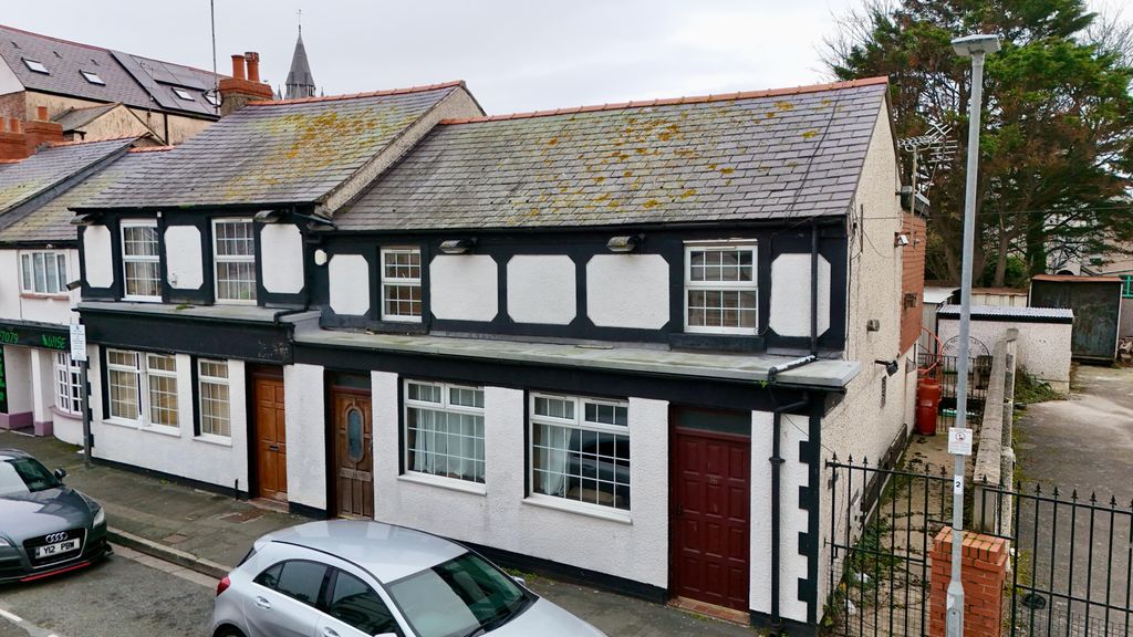 4 bed property for saleWhite Horse Inn, 14-16 Bedford Street, Denbighshire LL18
