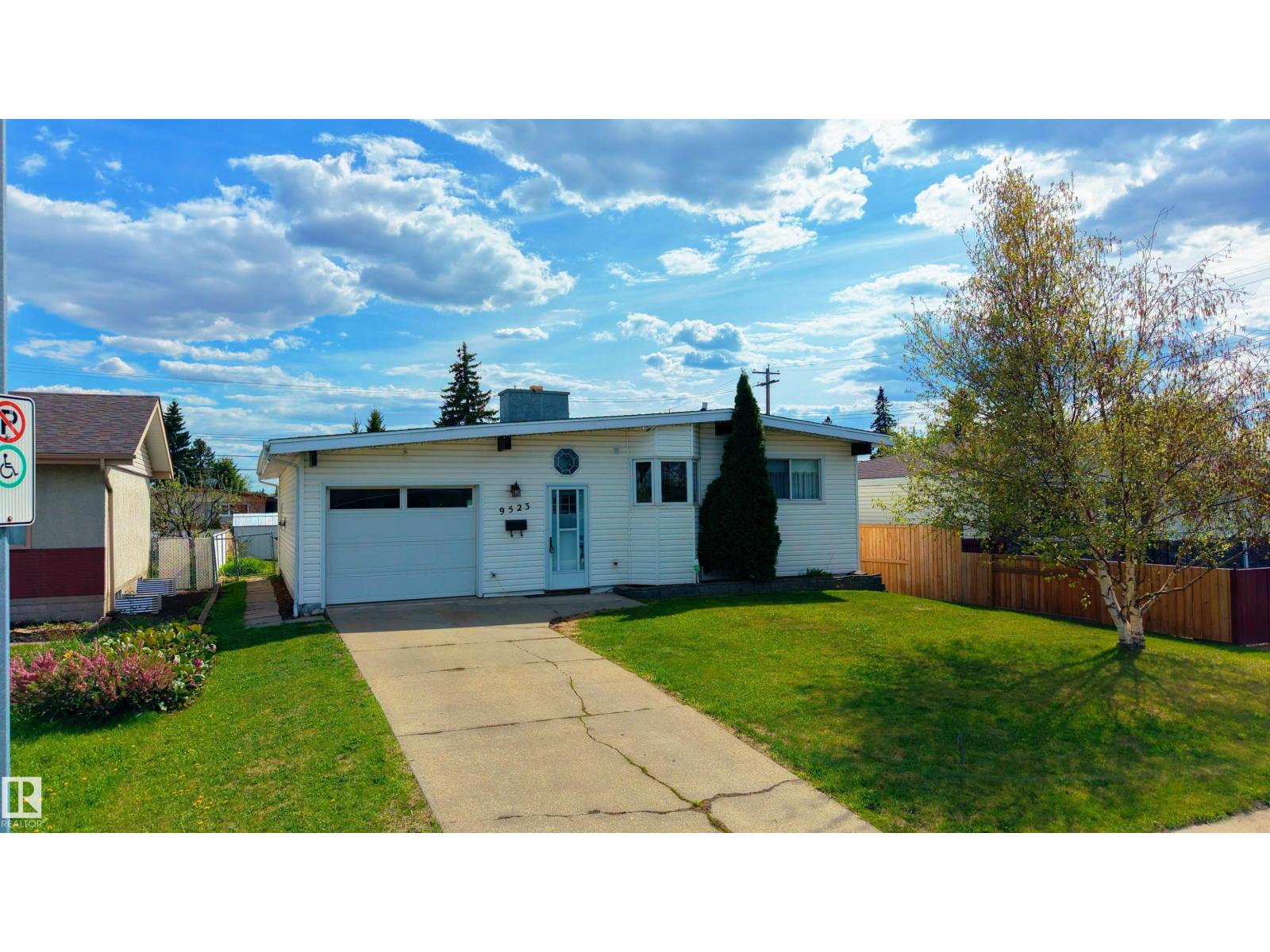 9523 134 Avenue NW, Edmonton, AB, T5E1H8