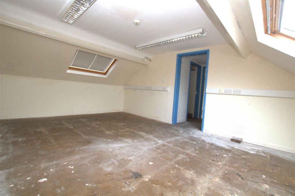 Additional image 3 of 6 bed terraced house for saleStation Road, Redcar TS10