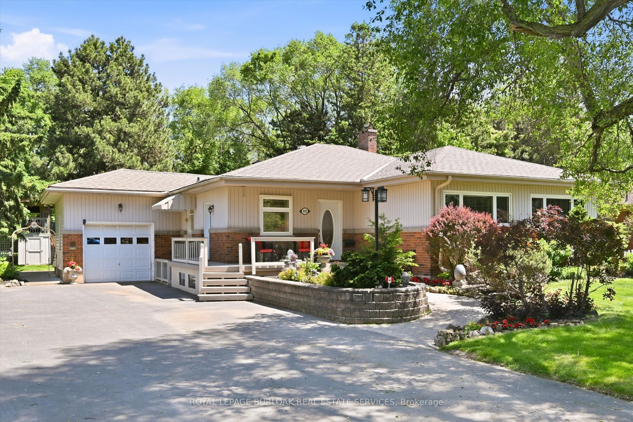 951 Cloverleaf Drive, Burlington, ON, L7T 3Y8