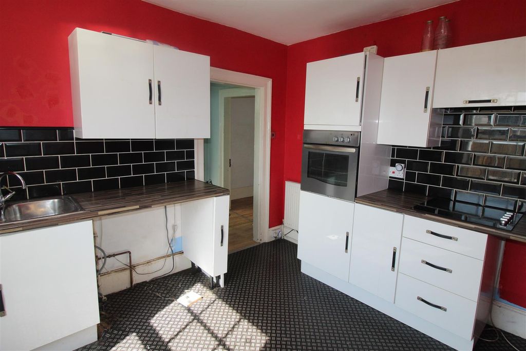 Additional image 5 of 2 bed flat for saleBroadway, Sheerness ME12