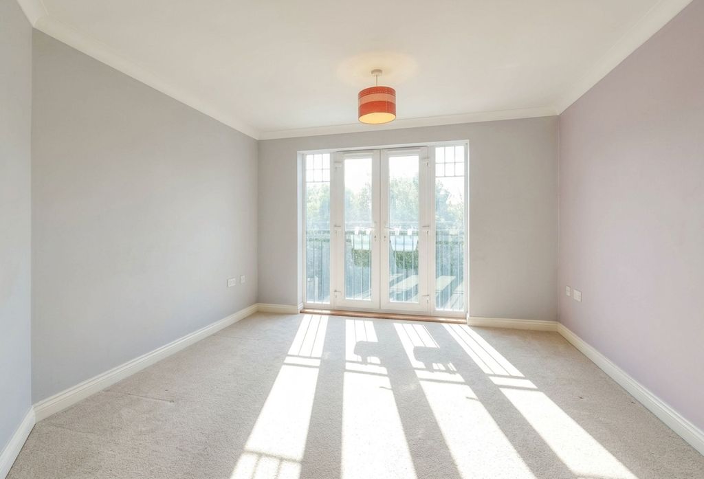 2 bed flat for saleHedgerow Close, Redditch B98 photo 2