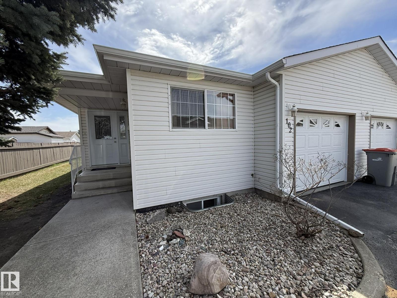 102-4610 50 Avenue, Stony Plain, AB, T7Z1P4