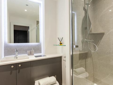 Drury Lane, London WC2B, Studio to rent