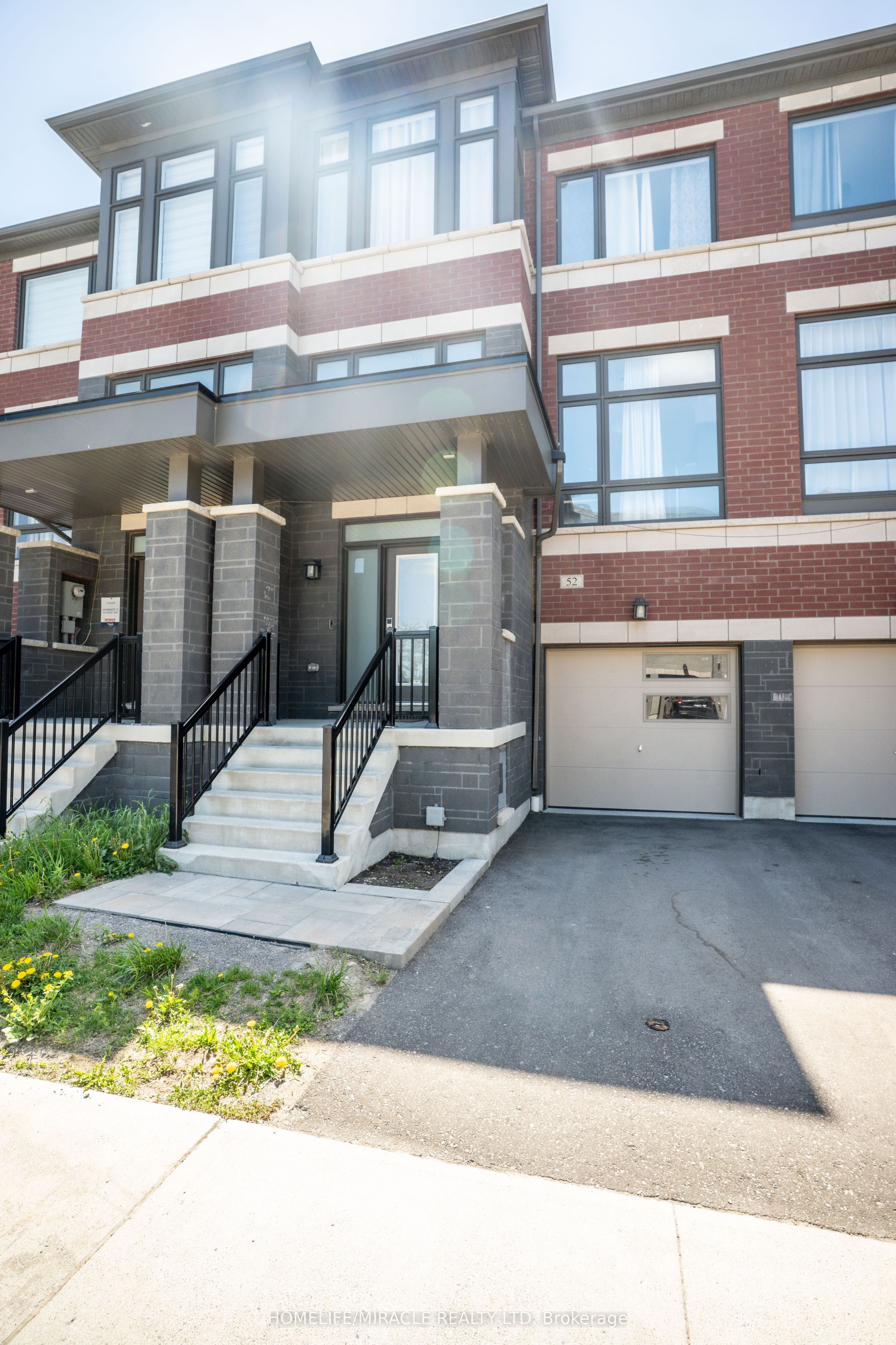 52 Douet Lane, Ajax, ON, L1Z 0V4 photo 2