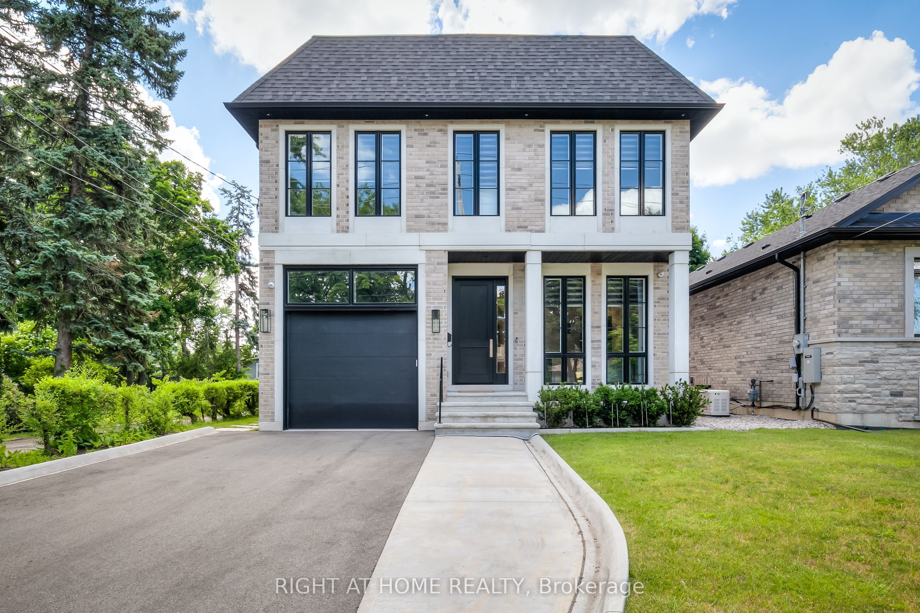 124 Shaver Avenue N, Toronto, ON, M9B 4N8