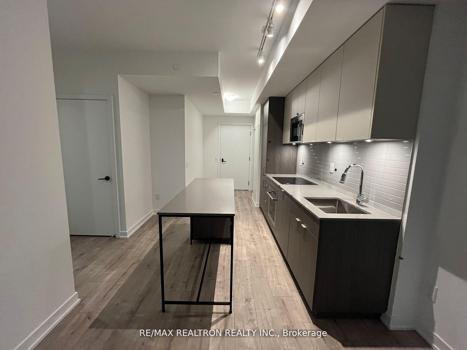 817-220 Missinnihe Way, Mississauga, ON, L5H 0A9 photo 5