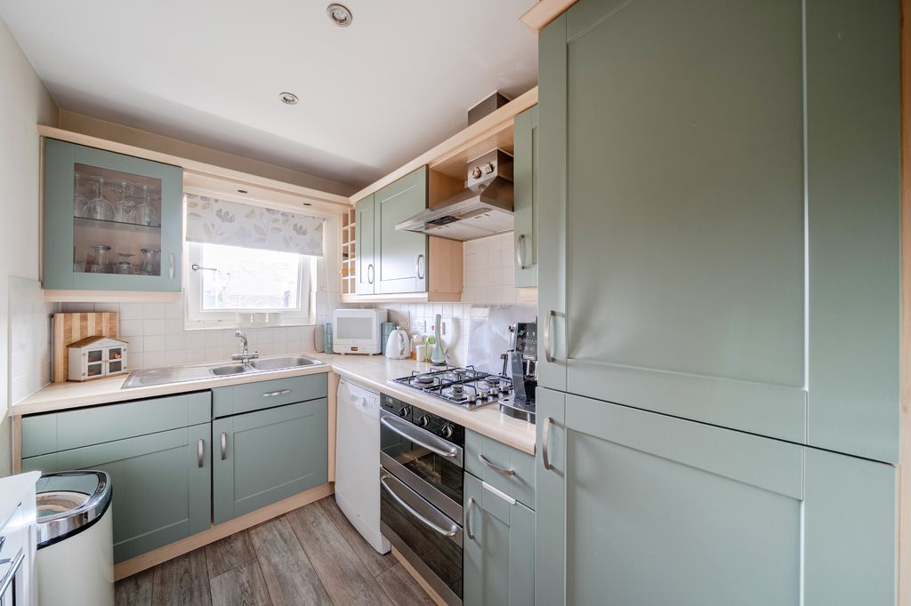 Additional image 3 of 2 bed flat for saleNorthway, Rickmansworth WD3